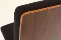 人気ウォールナット突き板貼りのおしゃれなオフィスチェアー　デスクチェアー　ブラウン色